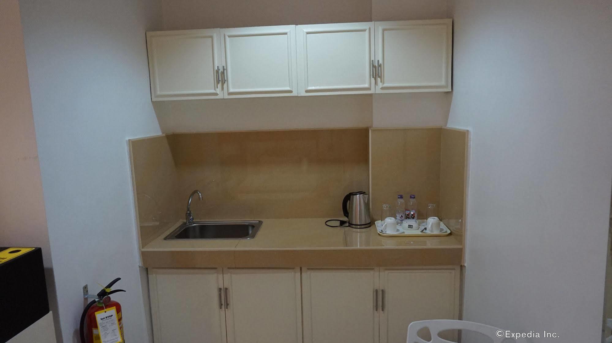 فندق أجنحة و ريزدنسز بايمونت Paranaque City المظهر الخارجي الصورة